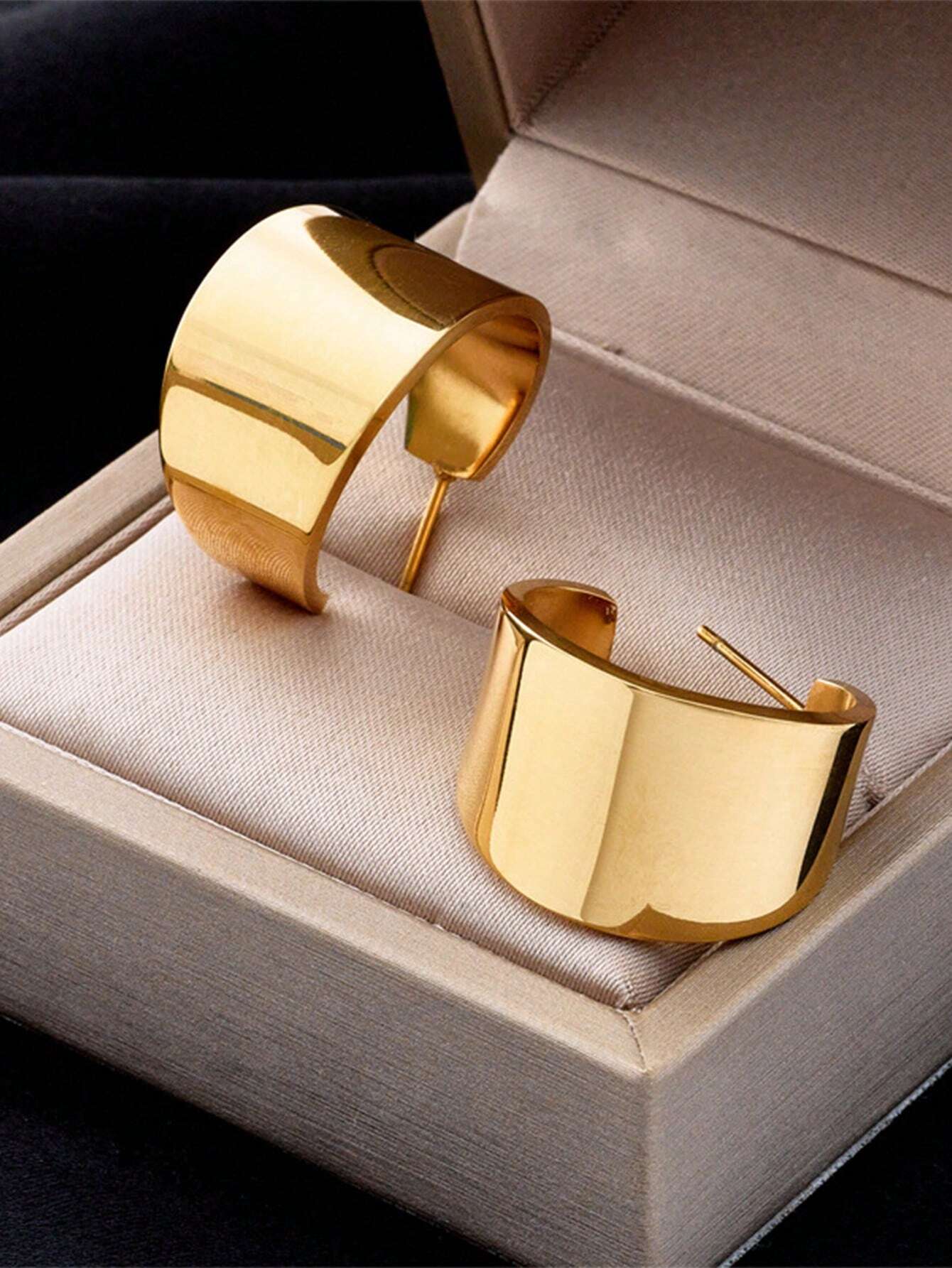 Brincos de Aço Inoxidável, Formato em C, Minimalista de Alta Qualidade.