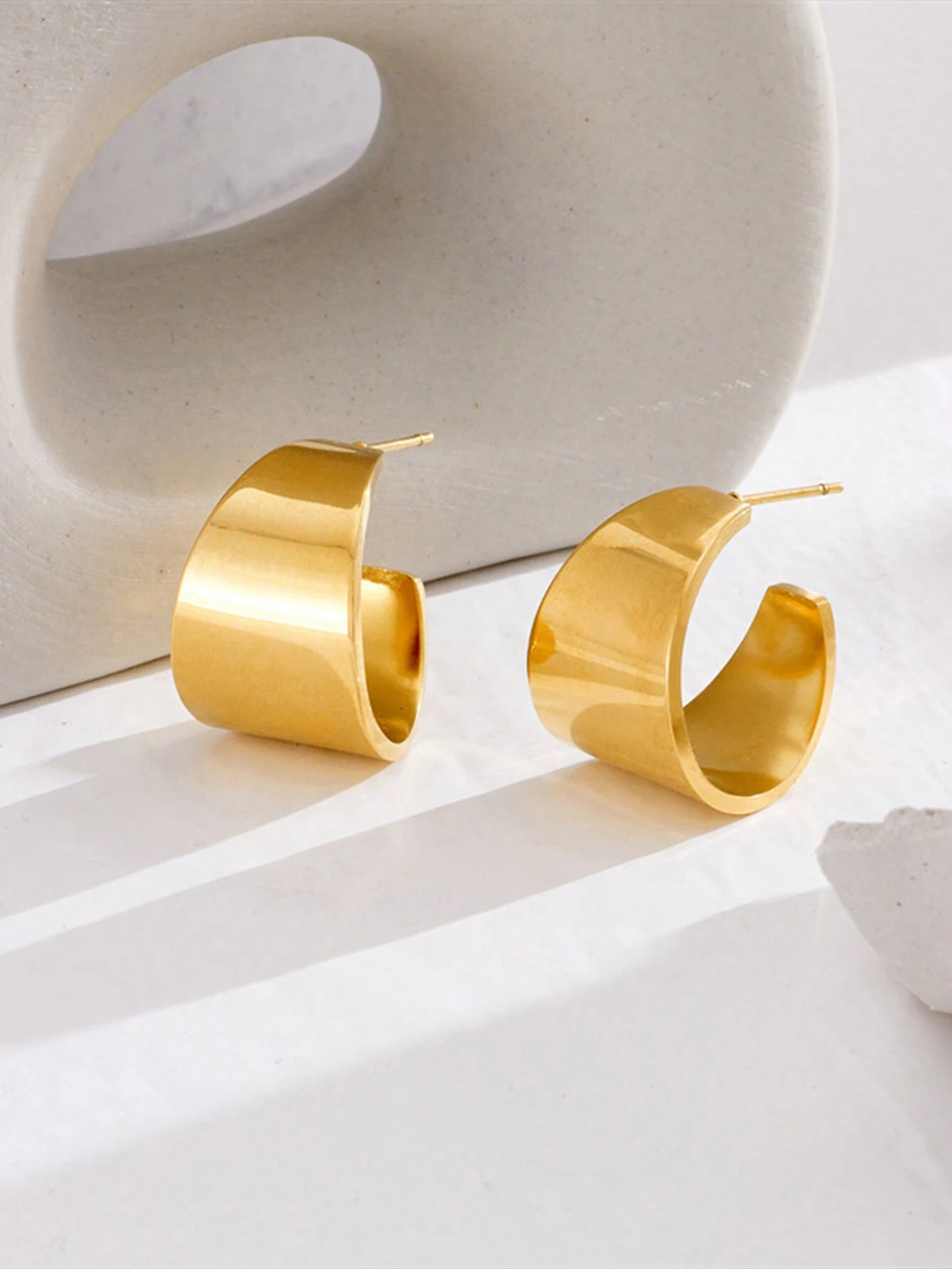 Brincos de Aço Inoxidável, Formato em C, Minimalista de Alta Qualidade. - Imagem 3