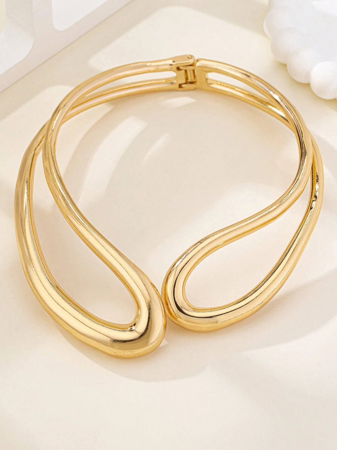 Conjunto Vintage, Brincos em Forma de Gota D'Água e Corrente de Clavícula. - Imagem 2